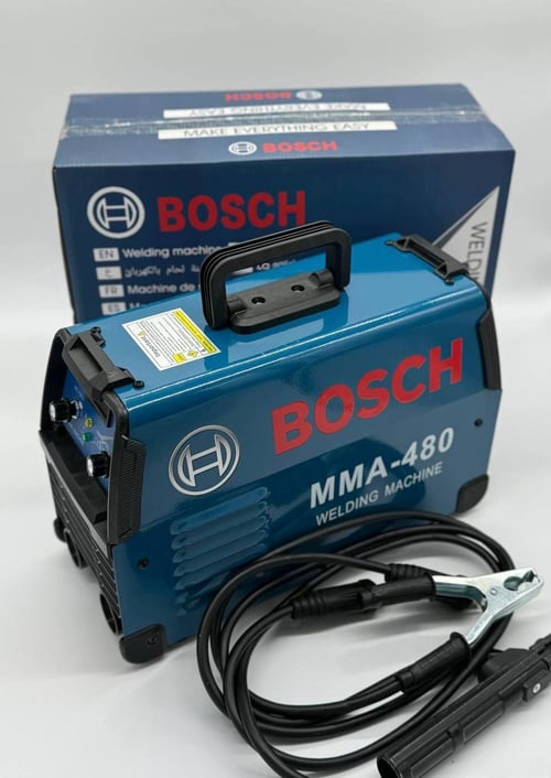 Massajlar paytida yigitlar boshashadi Massajlar paytida yigitlar boshashadi